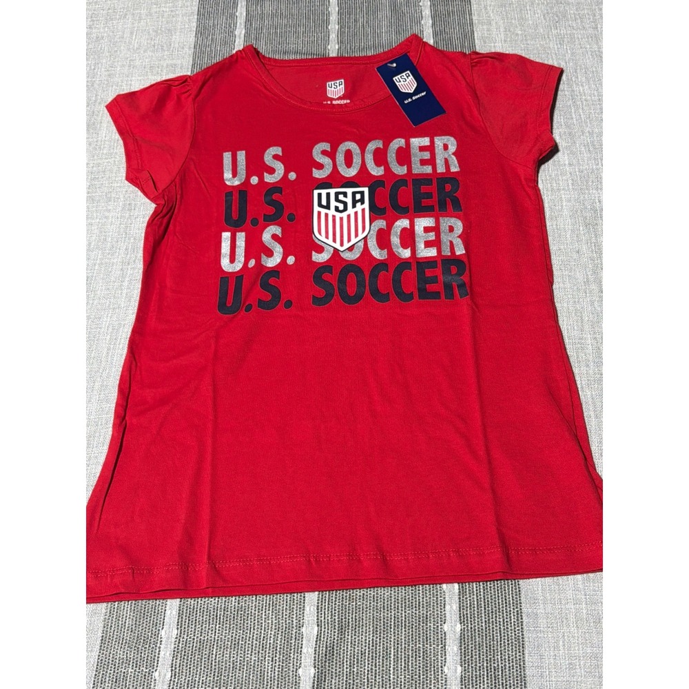 US Soccer Girls Red Graphic T-Shirt Size Large 10/12 NWT USSF Shield Logo Tee